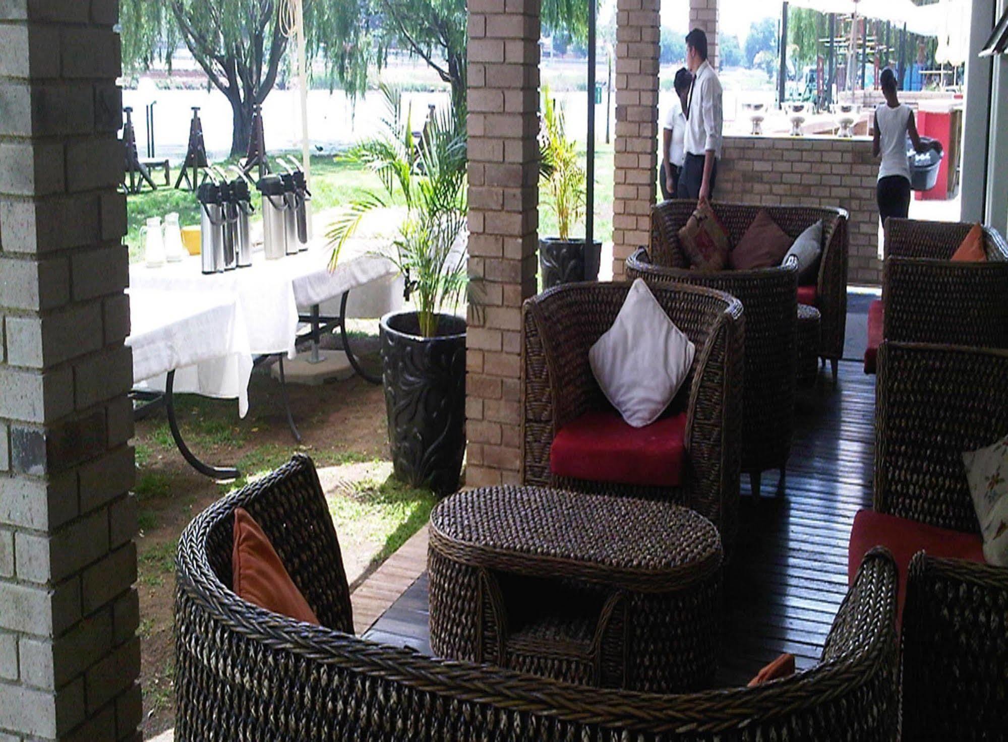 The Lakes Hotel & Conference Centre Benoni Exterior foto