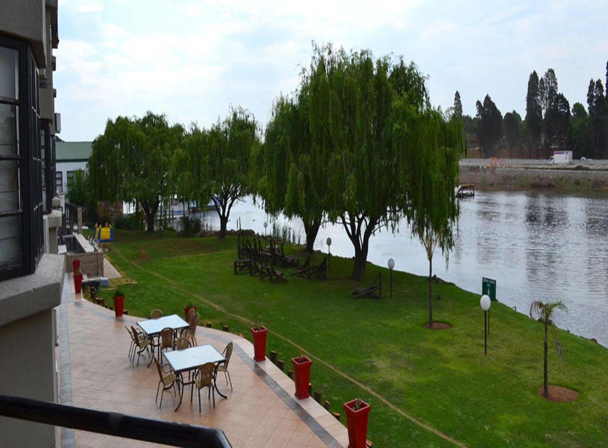 The Lakes Hotel & Conference Centre Benoni Exterior foto
